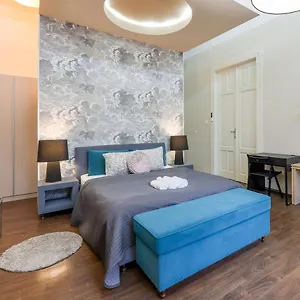  Apartamento Deluxe With 4bedrm 2 Bathrm Hungría